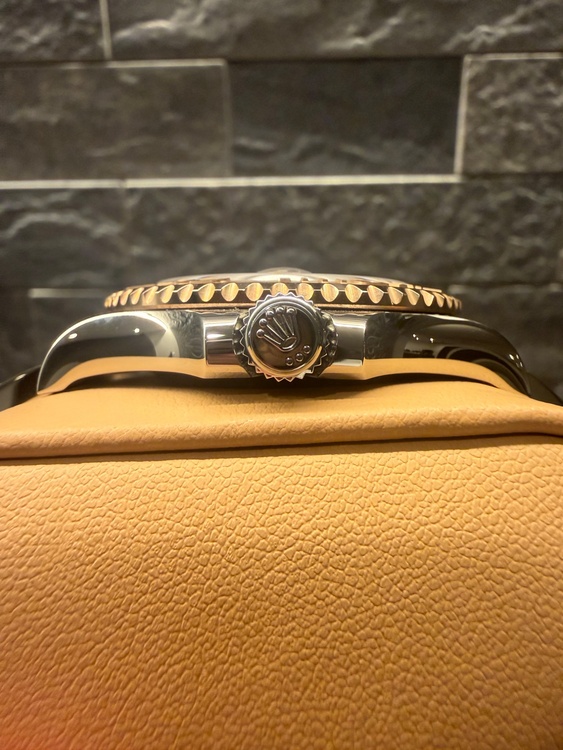 ヨットマスター 40チョコレート（高級時計）の商品画像 - 査定依頼日：2026年2月25日 - 最高査定価格：2,700,000円