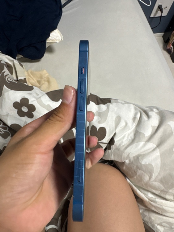 iPhone iPhone 13 128GB SIMフリー（スマホ）の商品画像 - 査定依頼日：2026年6月1日 - 最高査定価格：40,000円