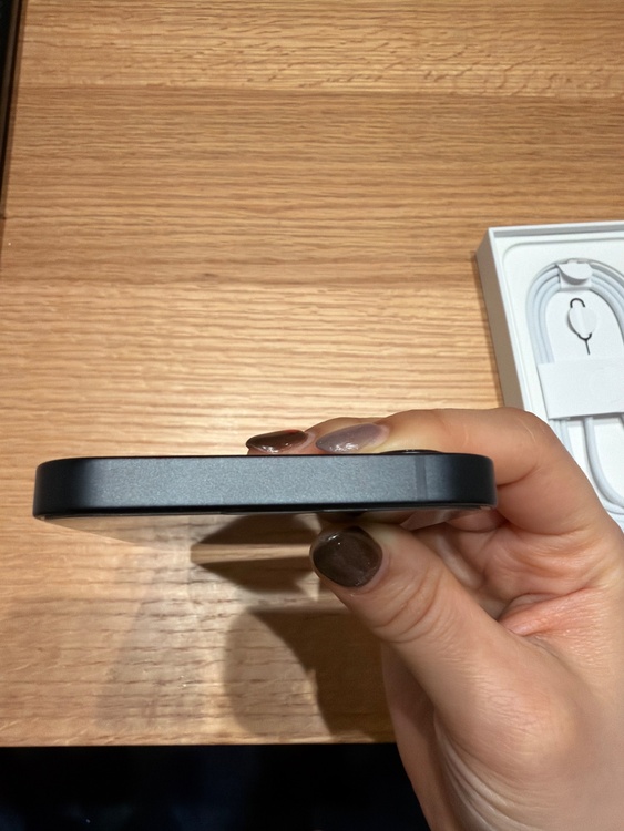 iPhone 16e 128GB docomo（スマホ）の商品画像 - 査定依頼日：2026年2月16日 - 最高査定価格：69,000円