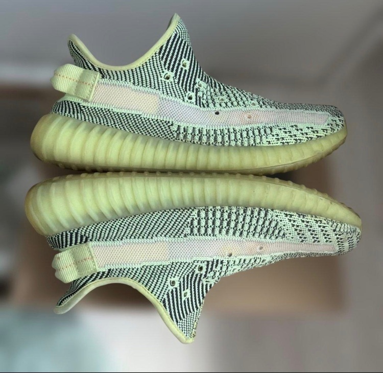 YEEZY BOOST 350 イーズリール V2（古着・ファッション）の商品画像 - 査定依頼日：2026年8月20日 - 最高査定価格：2,300円