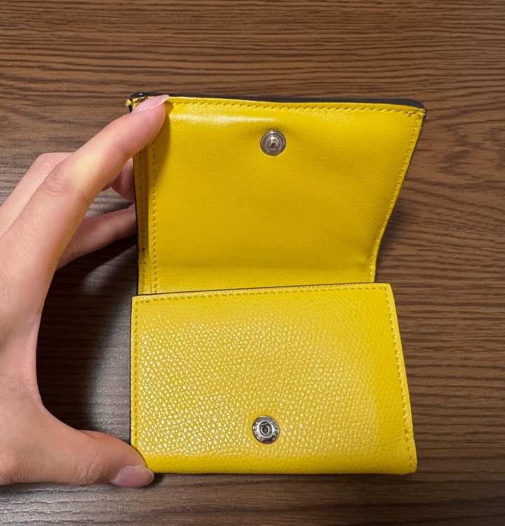 F is  三つ折り財布（ブランド財布・小物）の商品画像 - 査定依頼日：2025年12月24日 - 最高査定価格：10,000円