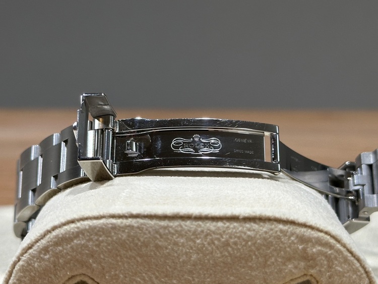 ロレックス エクスプローラー 12427（高級時計）の商品画像 - 査定依頼日：2025年8月1日 - 最高査定価格：1,150,000円