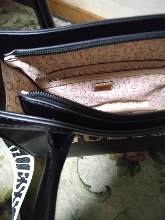 GUESS（ブランドバッグ）の商品画像 - 査定依頼日：2025年11月10日 - 最高査定価格：4,000円