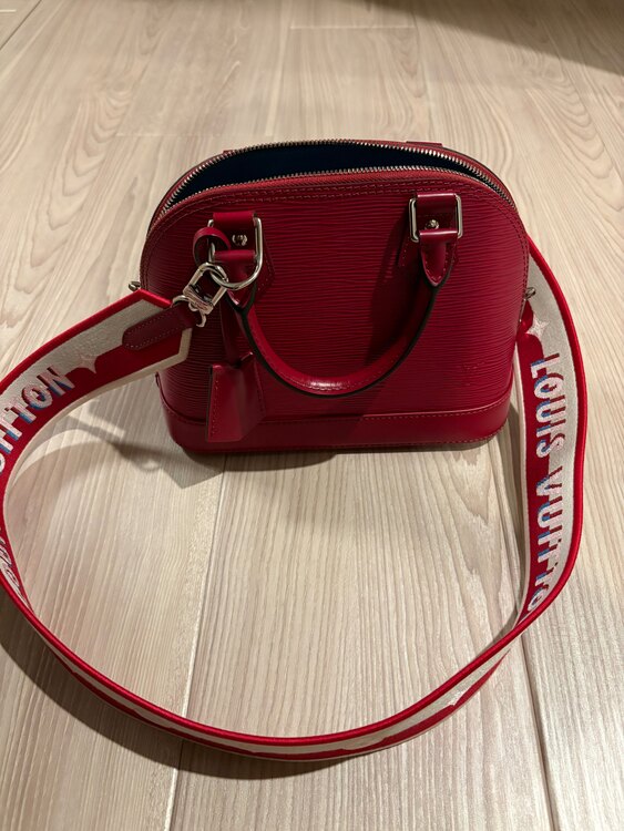 エピアルマBB（ブランドバッグ）の商品画像 - 査定依頼日：2025年3月29日 - 最高査定価格：200,000円