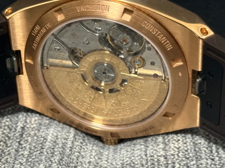 ヴァシュロン コンスタンタン オーヴァーシーズ （高級時計）の商品画像 - 査定依頼日：2025年6月21日 - 最高査定価格：4,000,000円