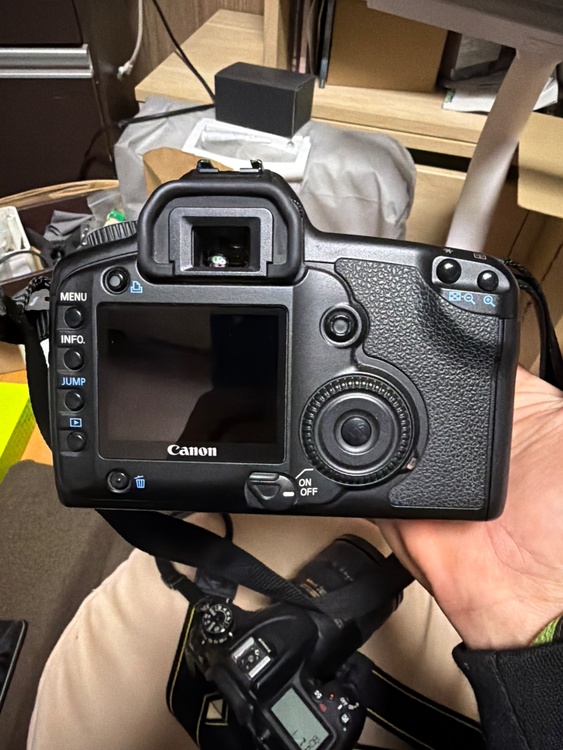 EOS5D（カメラ）の商品画像 - 査定依頼日：2026年2月26日 - 最高査定価格：10,000円
