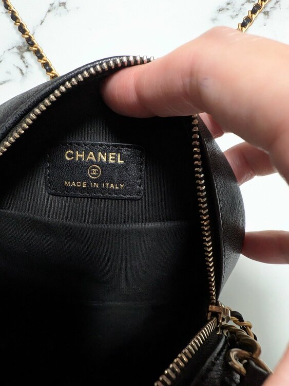 CHANEL マトラッセ ラウンド チェーンショルダー ミニ バッグ レザー ゴールド金具（ブランドバッグ）の商品画像 - 査定依頼日：2026年8月31日 - 最高査定価格：100,000円