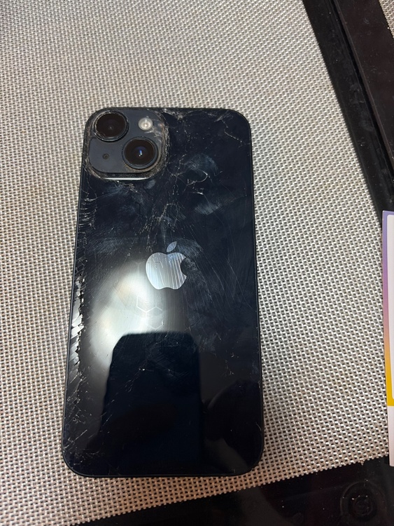 iPhone 14 256GB au（スマホ）の商品画像 - 査定依頼日：2026年4月14日 - 最高査定価格：59,000円