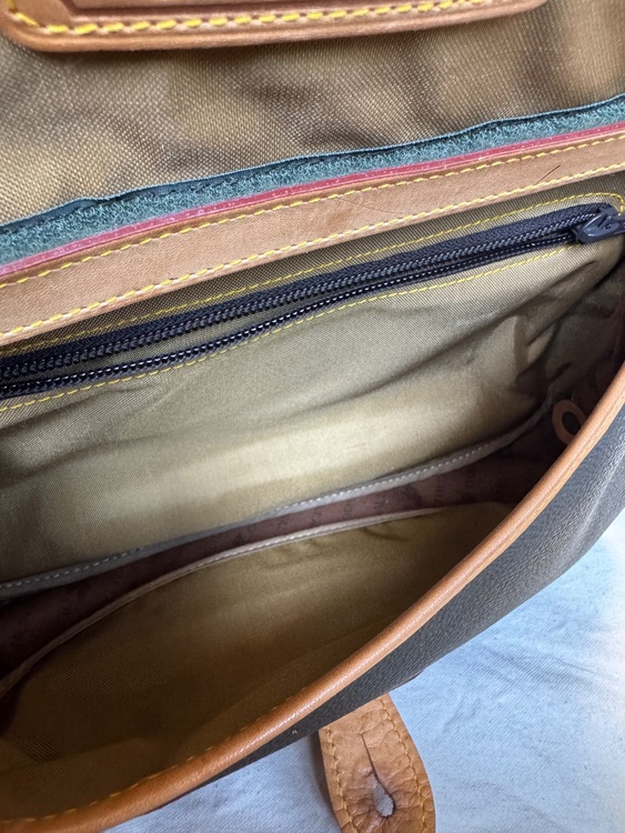 ハンティングワールド　カバン（古着・ファッション）の商品画像 - 査定依頼日：2025年6月6日