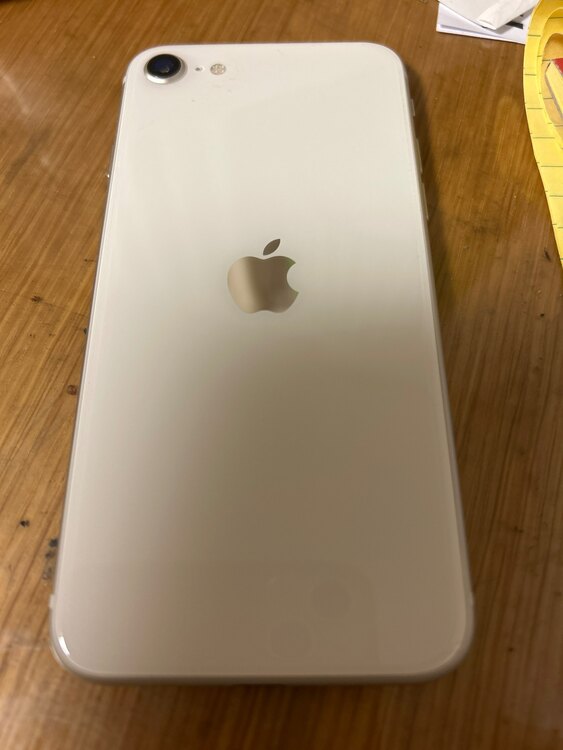 iPhone SE（スマホ）の商品画像 - 査定依頼日：2025年5月30日 - 最高査定価格：24,000円