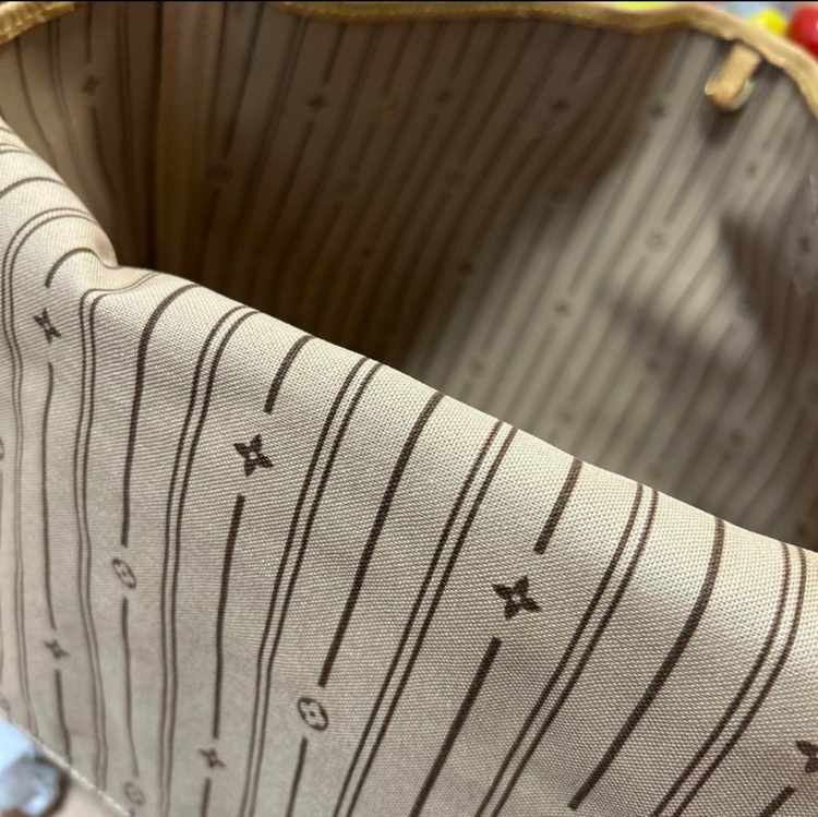 ネヴァーフルトートバッグ MM（ブランドバッグ）の商品画像 - 査定依頼日：2025年10月13日 - 最高査定価格：45,000円