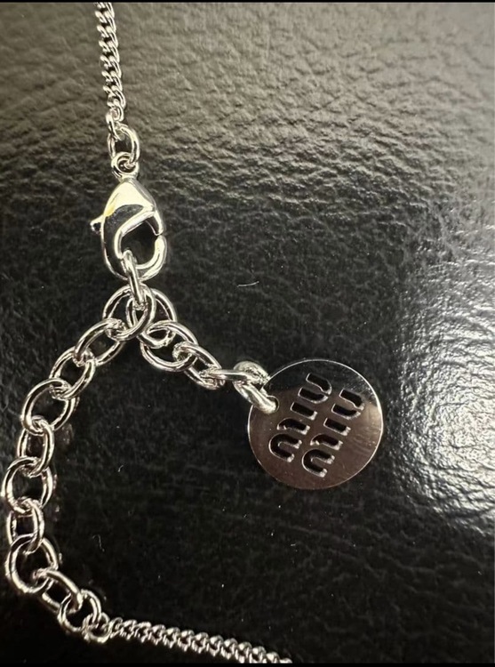 ミュウミュウ  （ブランドバッグ）の商品画像 - 査定依頼日：2025年12月19日 - 最高査定価格：40,000円