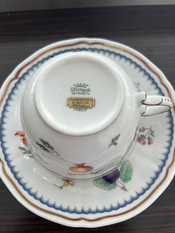 リチャードジノリ　カップとソーサー2脚（食器）の商品画像 - 査定依頼日：2025年8月12日 - 最高査定価格：2,000円