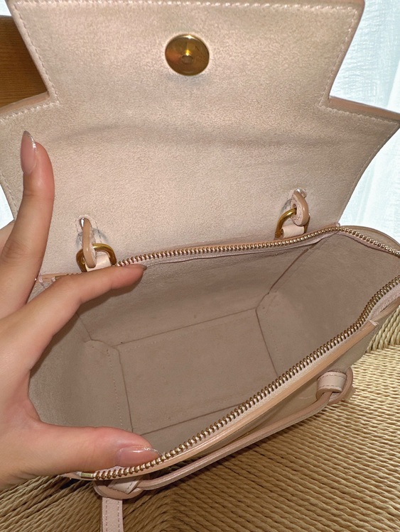 ベルトバッグ ナノ（ブランドバッグ）の商品画像 - 査定依頼日：2025年10月21日 - 最高査定価格：100,000円