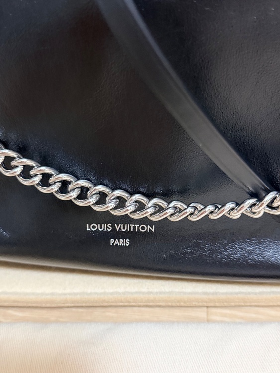 CARRY ALL PM（ブランドバッグ）の商品画像 - 査定依頼日：2026年4月20日 - 最高査定価格：370,000円