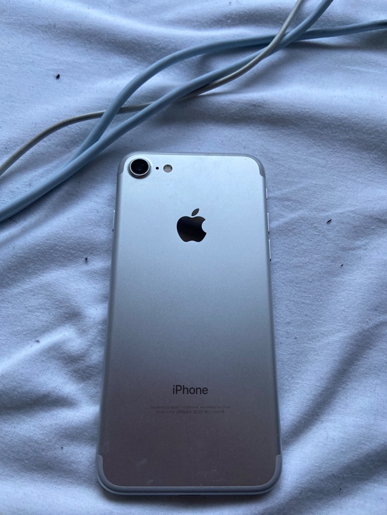 iPhone7 256GB docomo（スマホ）の商品画像 - 査定依頼日：2026年4月17日 - 最高査定価格：3,000円