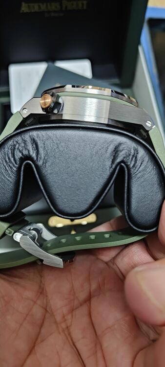 Ref. 15720ST.OO.A052CA.01（高級時計）の商品画像 - 査定依頼日：2025年11月20日 - 最高査定価格：3,850,000円