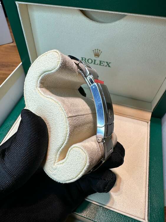 ロレックス パーペチュアル 126000（高級時計）の商品画像 - 査定依頼日：2025年2月6日 - 最高査定価格：1,500,000円