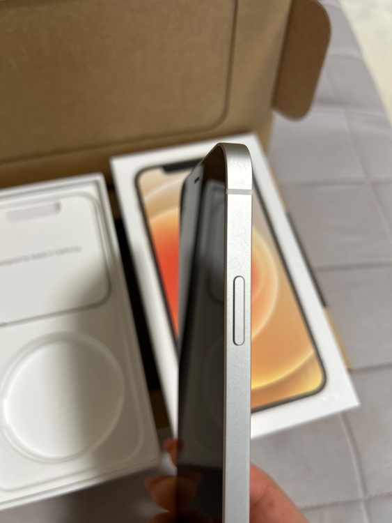 iPhone 12 64GB SIMフリー（スマホ）の商品画像 - 査定依頼日：2026年3月13日 - 最高査定価格：24,000円