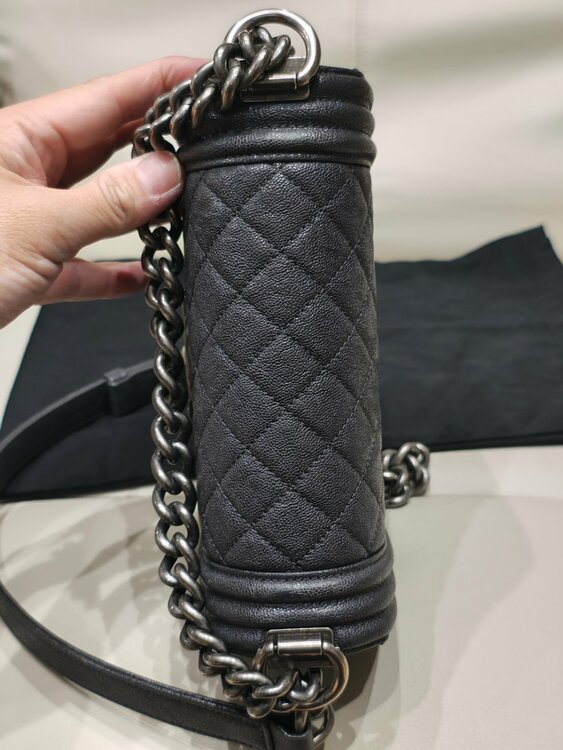 ダークシルバー　キャビアスキンマトラッセチェーンショルダー（ブランドバッグ）の商品画像 - 査定依頼日：2026年8月10日 - 最高査定価格：1,000,000円
