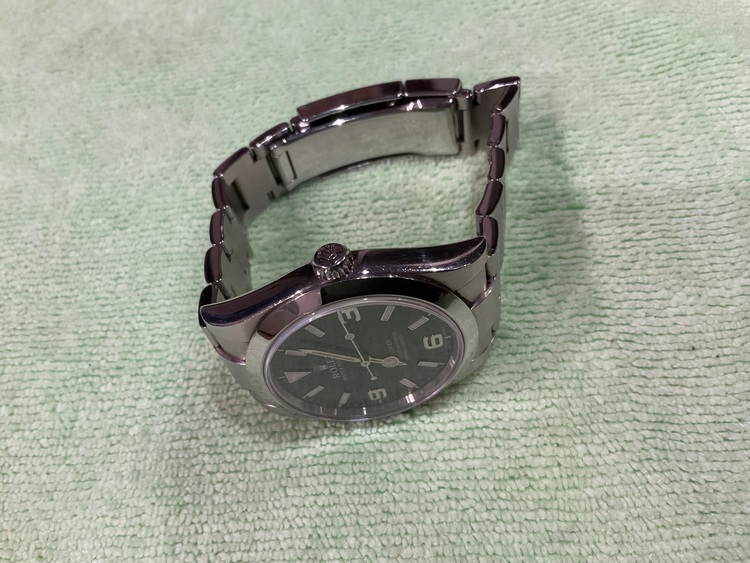 ロレックス エクスプローラー 214270（高級時計）の商品画像 - 査定依頼日：2025年11月12日 - 最高査定価格：1,000,000円