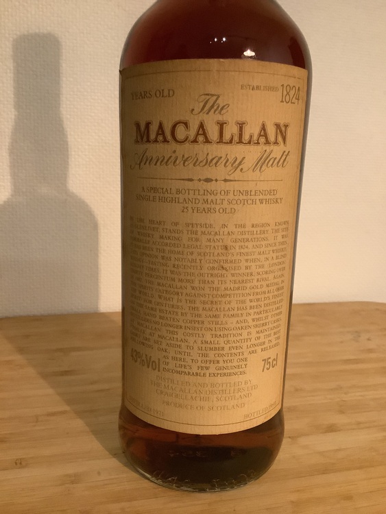 マッカラン２５年（お酒）の商品画像 - 査定依頼日：2025年11月10日 - 最高査定価格：250,000円