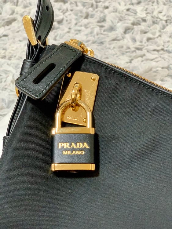 PRADA エメ パドロック付 ラージ Re-Nylon xレザー（ブランドバッグ）の商品画像 - 査定依頼日：2025年9月13日 - 最高査定価格：190,000円