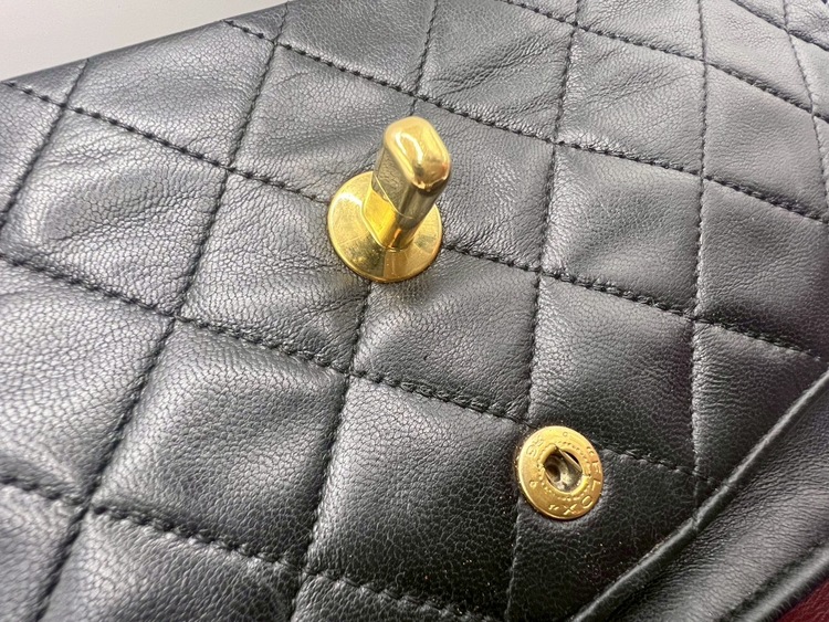 ダブルチェーンダブルフラップマトラッセ23ブラック（ブランドバッグ）の商品画像 - 査定依頼日：2025年12月17日 - 最高査定価格：200,000円