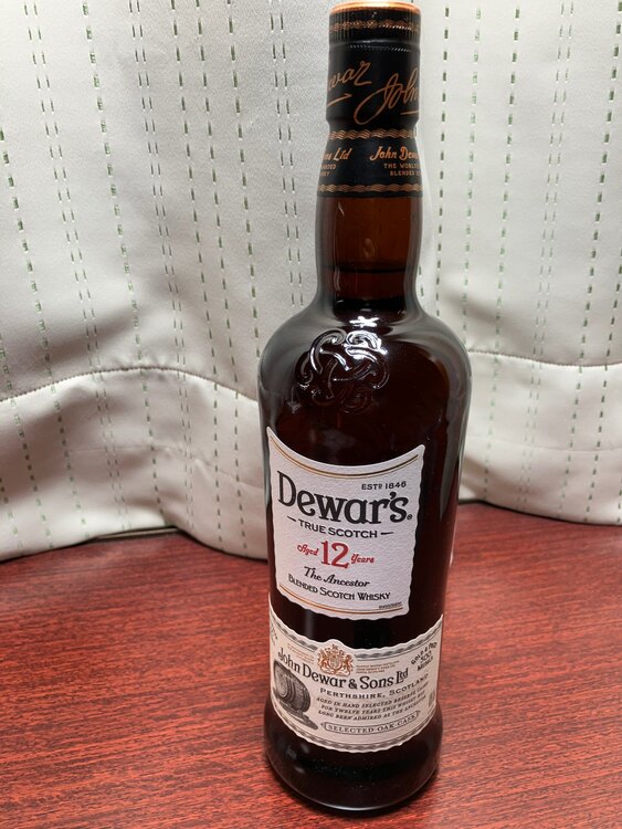 デュワーズ12年ブレンデッド40度　700ml （お酒）の商品画像 - 査定依頼日：2025年3月21日