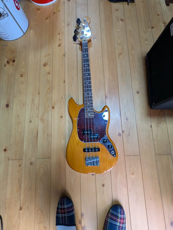 フェンダームスタングベース（ピアノ・楽器・PA機材）の商品画像 - 査定依頼日：2026年1月13日 - 最高査定価格：70,000円