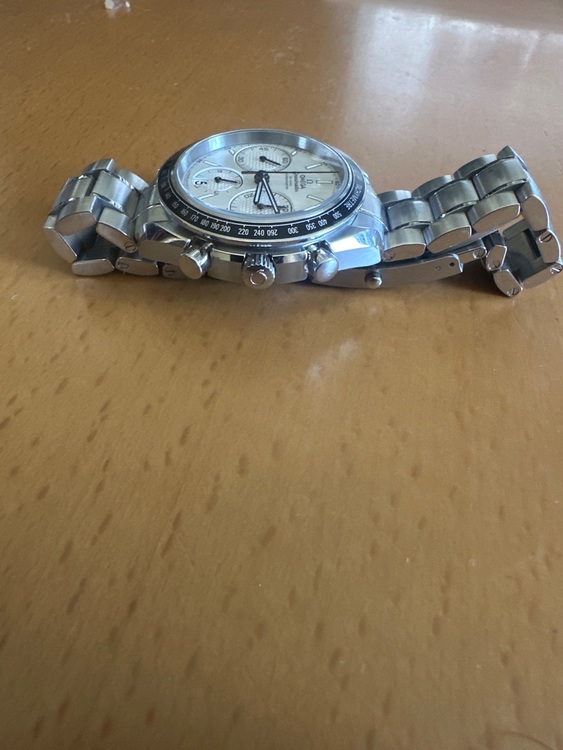 オメガ スピードマスター 3263040500200（高級時計）の商品画像 - 査定依頼日：2025年6月5日 - 最高査定価格：420,000円