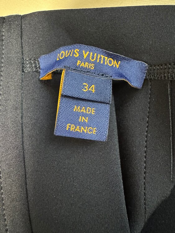 ナイロン×ポリウレタン　ワンピース　ブラック　20AW　34　RW202W （古着・ファッション）の商品画像 - 査定依頼日：2025年1月26日 - 最高査定価格：50,000円