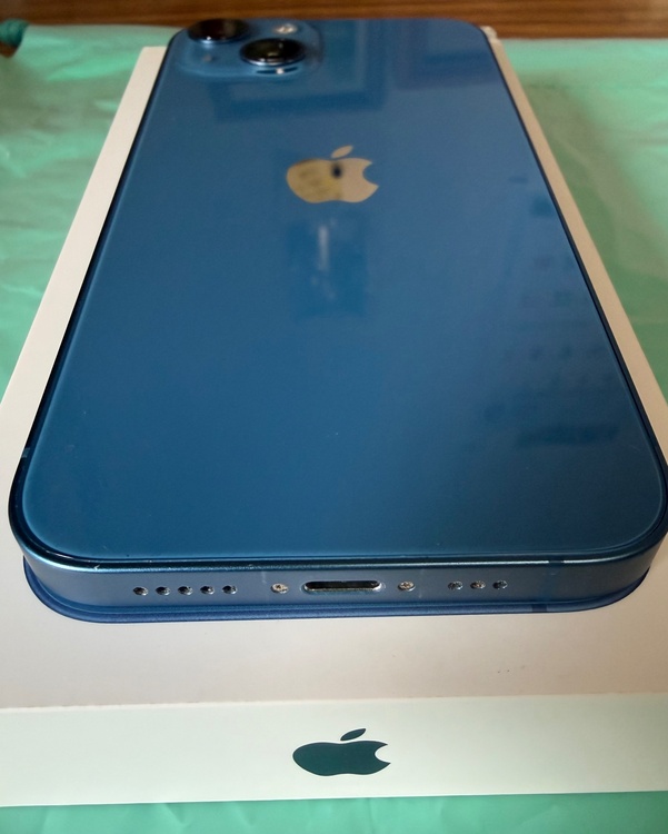 iPhone iPhone 13 256GB au（スマホ）の商品画像 - 査定依頼日：2026年6月1日 - 最高査定価格：37,000円