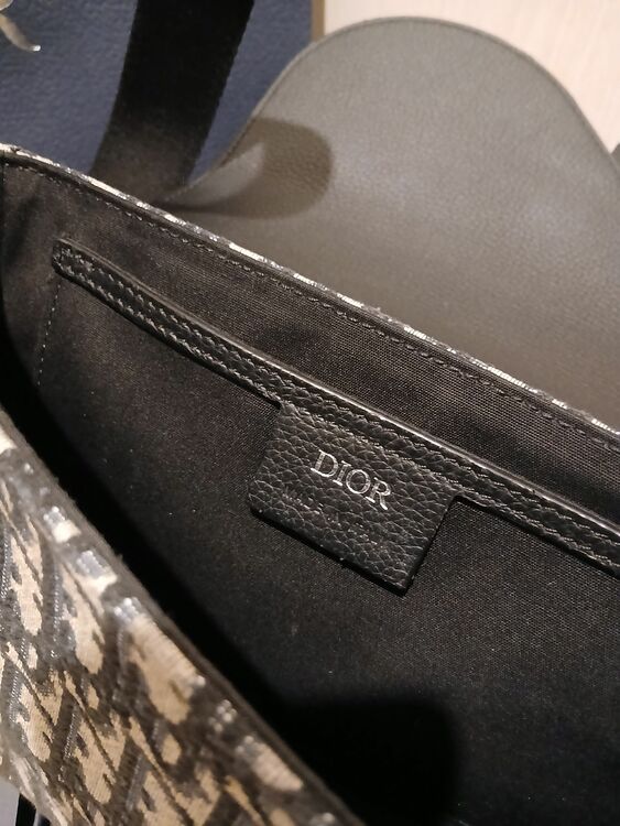 ディオール  （ブランドバッグ）の商品画像 - 査定依頼日：2025年11月20日 - 最高査定価格：200,000円