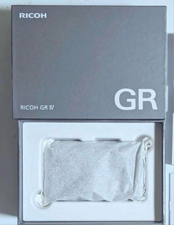 RICOH GR Ⅳ（カメラ）の商品画像 - 査定依頼日：2025年10月15日 - 最高査定価格：150,000円