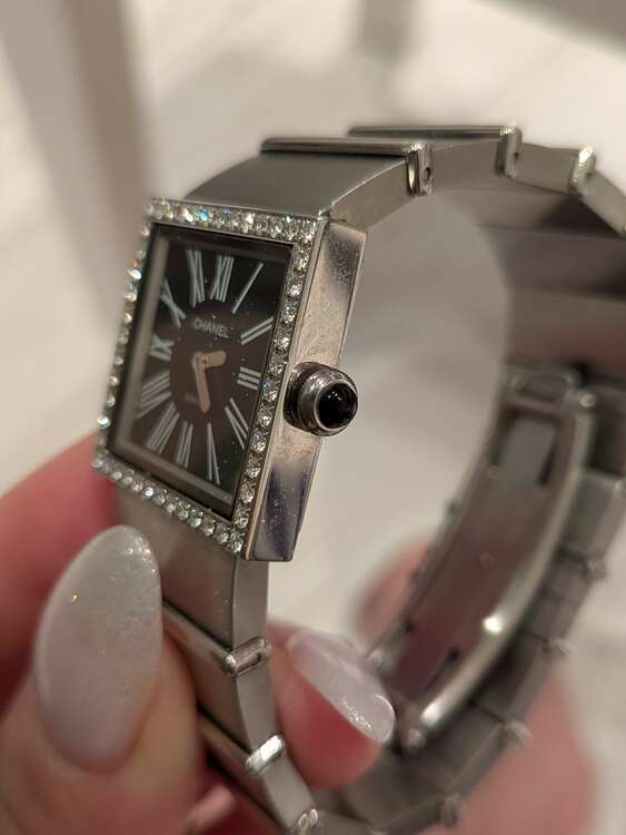 CHANEL シャネル レディース腕時計 マドモアゼル 純正ダイヤモンドベゼル （高級時計）の商品画像 - 査定依頼日：2025年5月26日 - 最高査定価格：200,000円