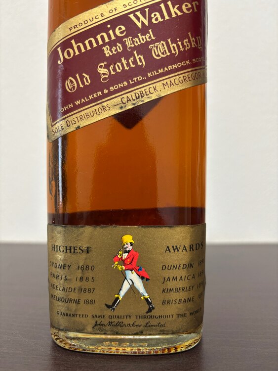 ジョニーウォーカー　赤　特級（お酒）の商品画像 - 査定依頼日：2025年2月11日 - 最高査定価格：1,000円