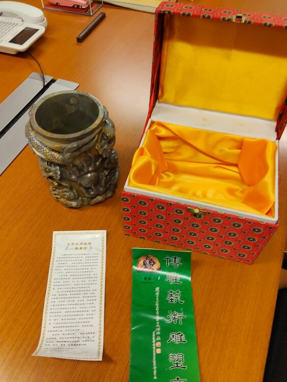 中国 天津 龍筆筒 彫刻置物（美術品・骨董品）の商品画像 - 査定依頼日：2025年10月27日 - 最高査定価格：2,000円