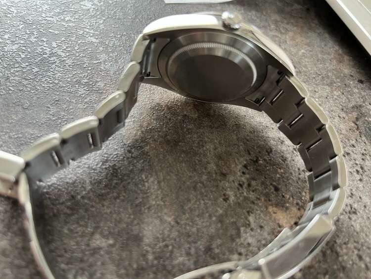 ロレックス エクスプローラー 214270（高級時計）の商品画像 - 査定依頼日：2025年4月7日 - 最高査定価格：985,000円