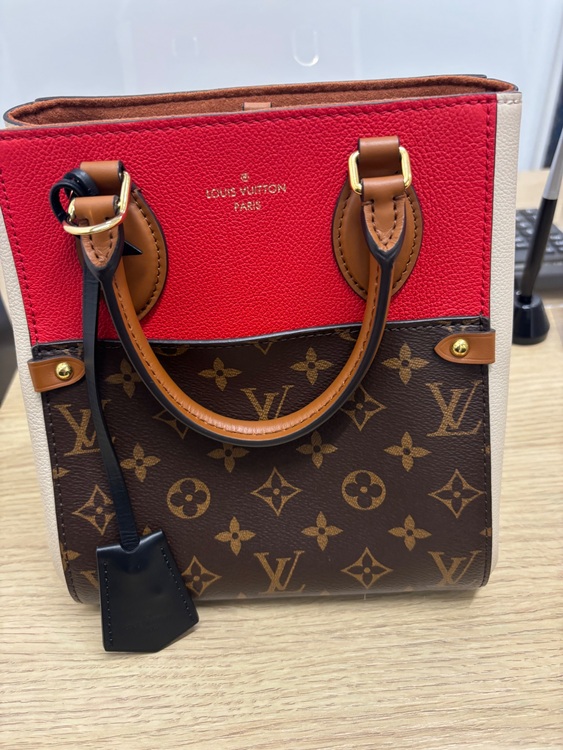 ルイ ヴィトン フォールドトート（ブランドバッグ）の商品画像 - 査定依頼日：2025年10月9日 - 最高査定価格：160,000円