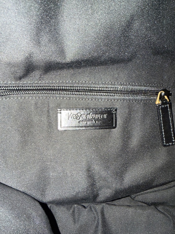 サンローラン　レザーバック（ブランドバッグ）の商品画像 - 査定依頼日：2026年1月12日 - 最高査定価格：16,000円