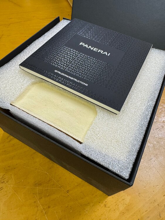 パネライサブマーシブル（高級時計）の商品画像 - 査定依頼日：2025年5月19日 - 最高査定価格：700,000円