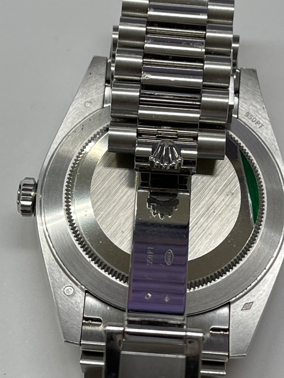 ロレックス デイデイト 228206A（高級時計）の商品画像 - 査定依頼日：2025年10月2日 - 最高査定価格：9,500,000円