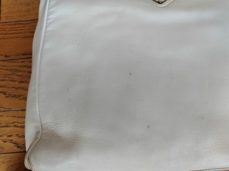 プラダ  （ブランドバッグ）の商品画像 - 査定依頼日：2025年9月27日 - 最高査定価格：15,000円