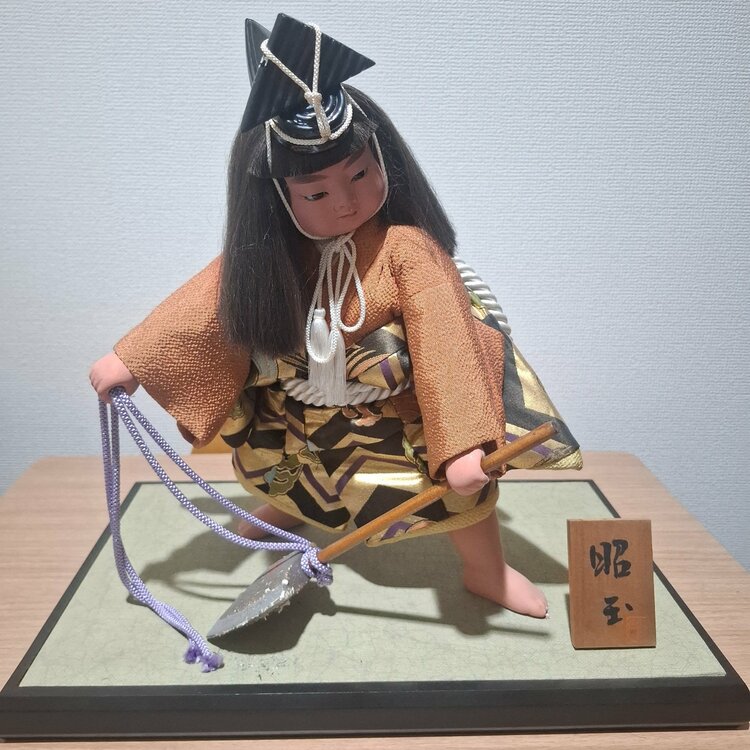 日本人形（美術品・骨董品）の商品画像 - 査定依頼日：2026年8月13日 - 最高査定価格：3,000円