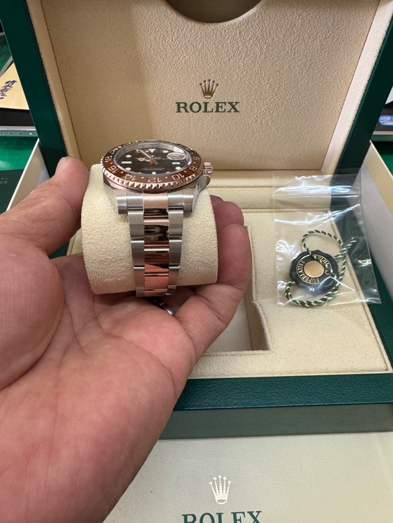 ロレックス GMTマスター 126711chn（高級時計）の商品画像 - 査定依頼日：2026年3月4日 - 最高査定価格：3,300,000円