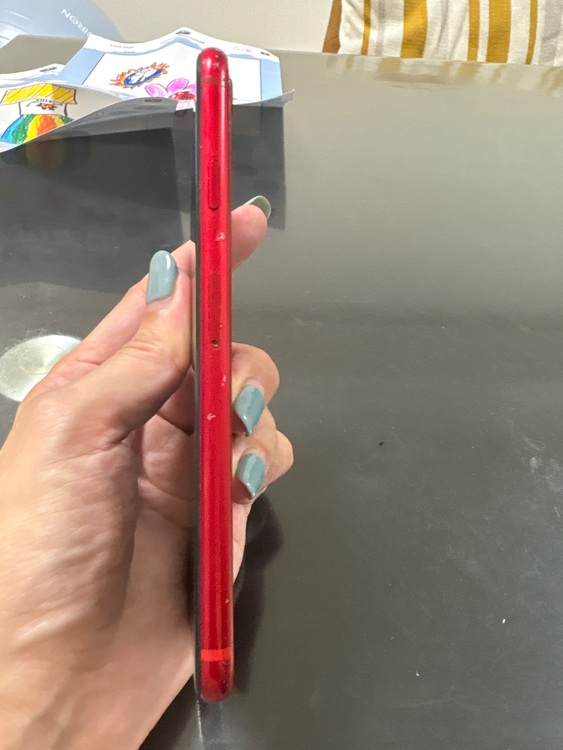 iPhone8 赤（スマホ）の商品画像 - 査定依頼日：2025年7月31日 - 最高査定価格：2,000円