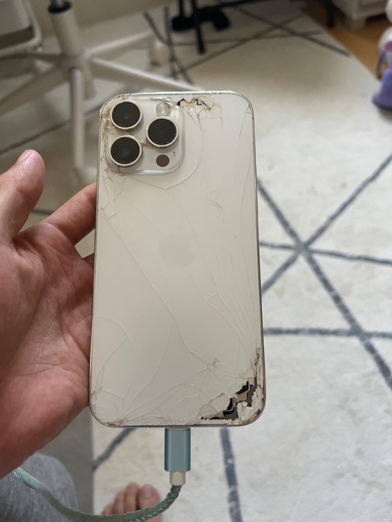 iPhone iPhone 14 Pro Max 128GB au（スマホ）の商品画像 - 査定依頼日：2026年9月22日 - 最高査定価格：39,500円