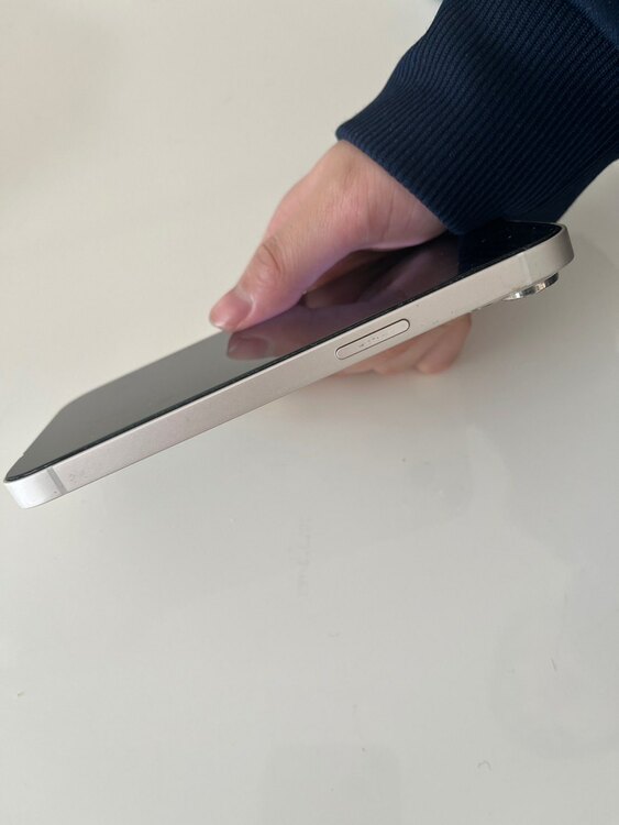 iPhone13（スマホ）の商品画像 - 査定依頼日：2025年4月24日 - 最高査定価格：42,000円