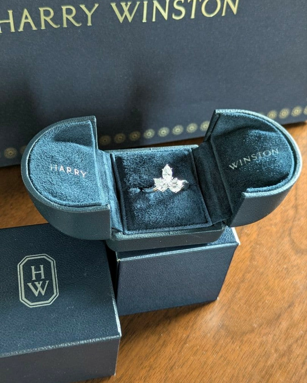 ハリーウィンストン　スリーストーンクラスター（宝石）の商品画像 - 査定依頼日：2026年1月27日 - 最高査定価格：900,000円